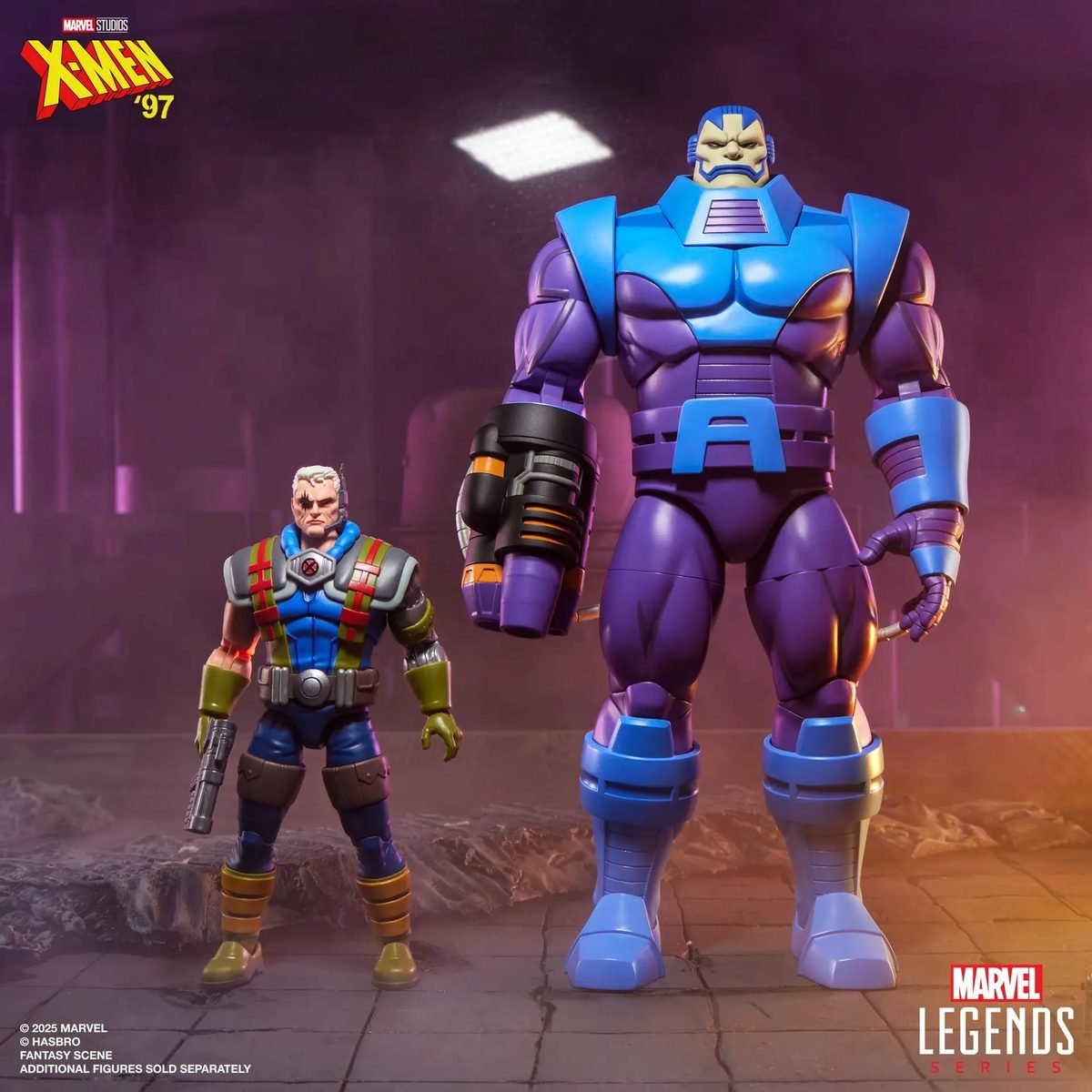 Apocalypse ao lado do Cable da linha Marvel Legends, mostrando a diferença de tamanho